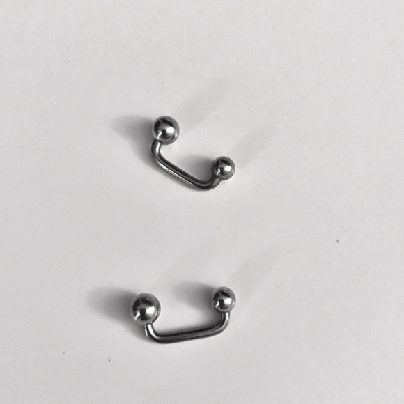 2 x staple barbells for flat surface piercings - Picture 1 of 3